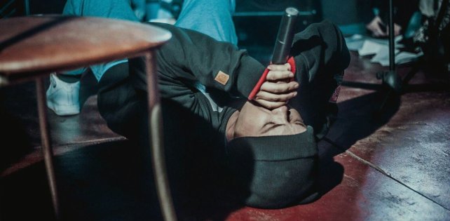 Рэпер Domino объявил голодовку, чтобы собрать на запись альбома. Bahh Tee готов дать ему деньги, но при одном условии