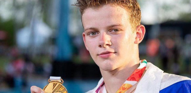 17-летний парень из России забрал золото на Олимпийских Играх по брейкдансу и станцевал прямо в аэропорту