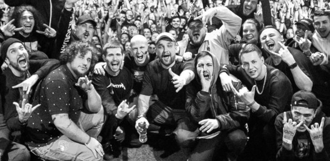 ​Фото дня: Баста, Oxxxymiron, Noize MC и почти все ваши любимые рэперы на концерте в поддержку Хаски