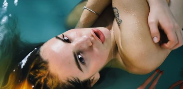Девушка Фэйса Mарьяна Ро выпустила новый рэп-клип. На видео она голая в ванне