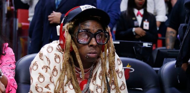 ​Lil Wayne грозит до 10 лет лишения свободы за позолоченный пистолет, найденный в самолете