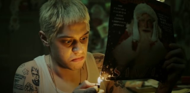 ​«Shady был хорошим мальчиком»: Eminem снялся в рождественской пародии на клип «Stan»