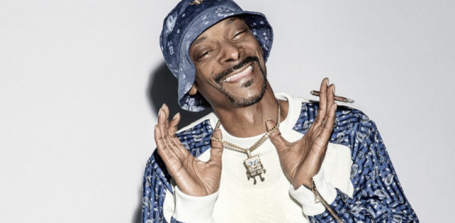 Snoop Dogg всё-таки не бросил курить?