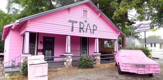 ​2 Chainz превратил свой розовый трэп-дом в центр сдачи анализов на ВИЧ