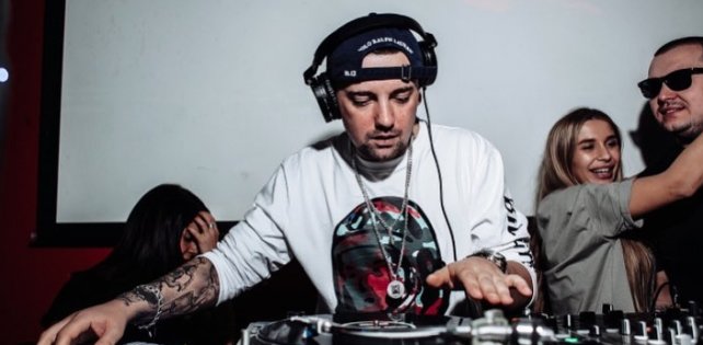 ​Cлушаем новый альбом DJ Nik One «Сториз». Участвуют Fuze, Slim, Yanix, Hash Tag и другие