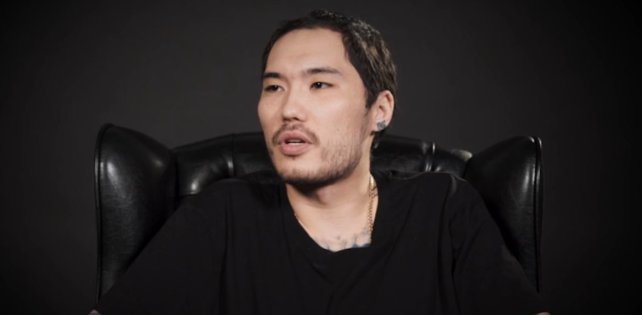 «Сильно бухать я начал лет в 18»: смотрим интервью Скриптонита для проекта вМесте