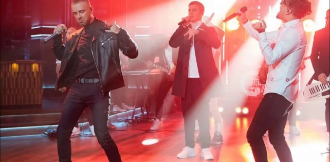 Смотрим, как ЛСП, Егор Крид и Feduk исполняют «Холостяка» в эфире «Вечернего Урганта»