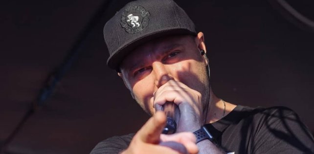 ​«Больше жизни нам хочется мира»: послушайте новый трек Змея «Солдат»