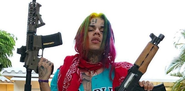 ​ФБР и полиция устроили обыск в доме 6IX9INE. Есть фото рейда