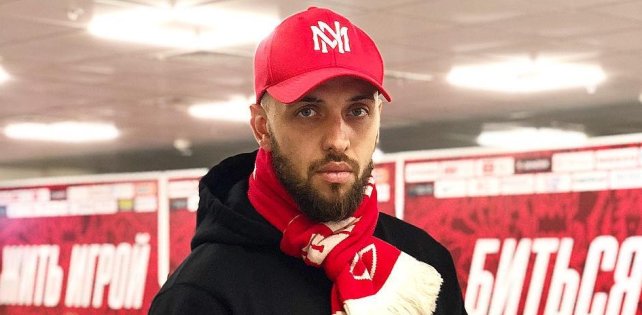 ​ST запустил шоу «Суперстихи» и представил новую песню «Каренина»