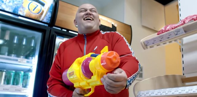 SQWOZ BAB «ГРАБИМ ПЯТЁРОЧКУ»: кажется, вышел ещё один вирусный хит