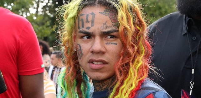 ​Судья выписал ордер на арест 6ix9ine, несмотря на то, что рэпер уже сидит в тюрьме