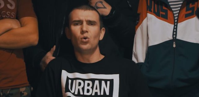 Пацанский рэп снова в моде? Смотрим клип Нурминского «Ауфф»