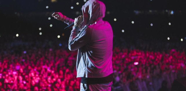 81 000 фанатов на концерте Эминема спели «Lose Yourself» — это самое захватывающее видео дня