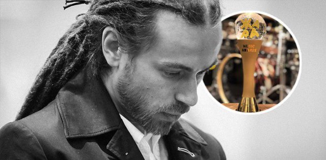 Децла посмертно наградили премией «Хип-хоп легенда». Его отец вышел на сцену с трогательной речью