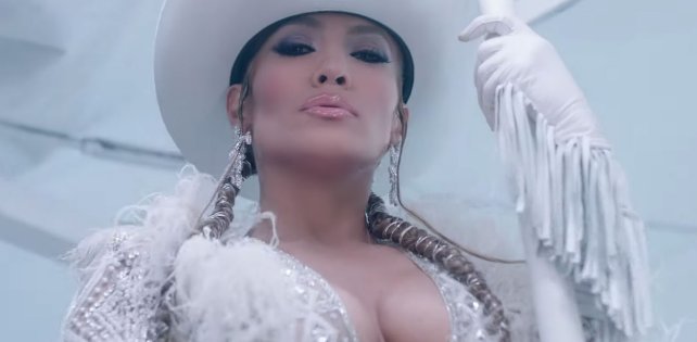 ​Дженнифер Лопес танцует в платье за ₽340 000 в клипе с French Montana «Medicine»