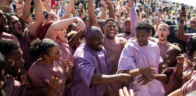 ​Новый трек, молитва DMX и сравнения с Телепузиками: как прошел концерт Канье Уэста на Coachella