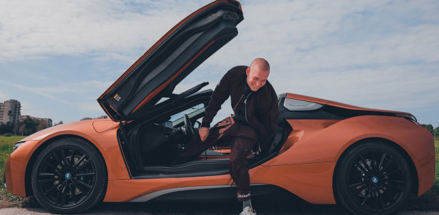 Ресторатор выпустил песню «Ревность»