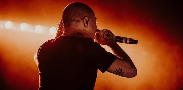 Оксимирон зачитал под бит кусок из легендарного баттла против Джоннибоя