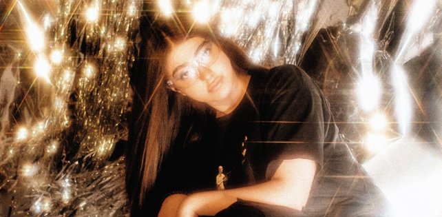 ​19-летняя рэп-исполнительница Alizade раздает стиль в новом треке «Make UP» на продакшн Big Baby Tape