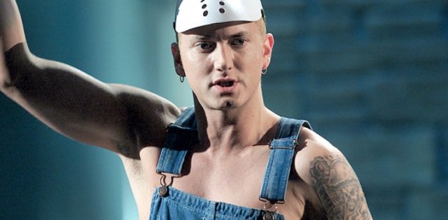 ​Eminem поделился номером телефона с фанатами в честь юбилея альбома «The Marshall Mathers LP»