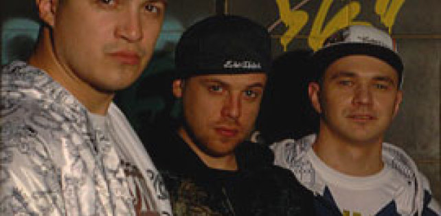 Каста идет в кино "добровольцами"