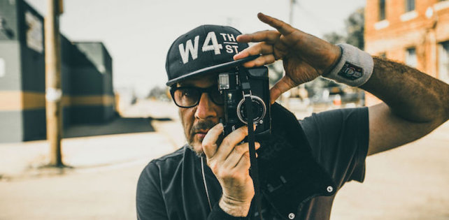 Умер рэп-фотограф Рики Пауэлл. В его объективе были легенды хип-хопа — от LL Cool J до Eazy-E