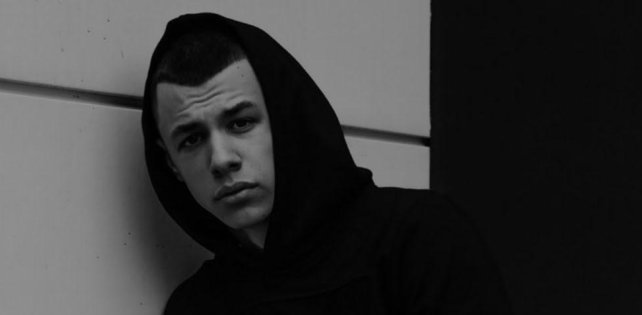 Московский рэпер MACAN выпустил альбом «2002+18» и сразу попал на 2 место в чарте Apple Music. Кто на 1?