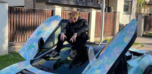 ​«Все ваши кумиры — это недоразумение»: Элджей уходит в поп-панк в треке «Bart Simpson»