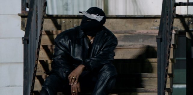 ​Самосожжение и воссоединение с Ким: как Канье Уэст презентовал альбом «DONDA» в Чикаго