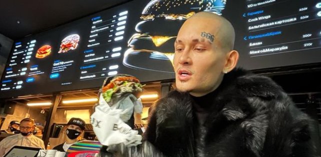 «Не тратьте свое время, не приходите сюда»: Morgenshtern выпустил «честный» обзор на свою бургерную