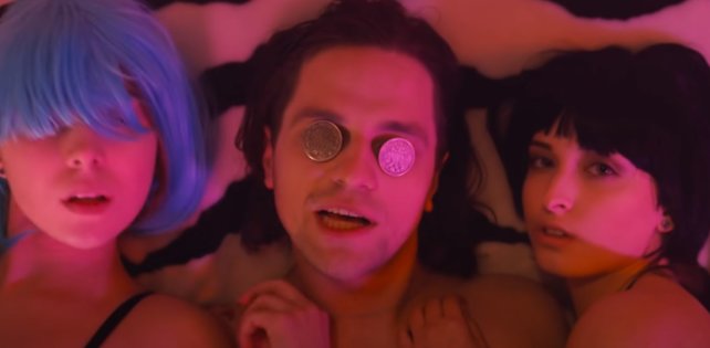 Роскомнадзор решил заблокировать текст песни ЛСП «Монетка» на Genius. Трек тут же попал в мировой чарт и догнал Окси