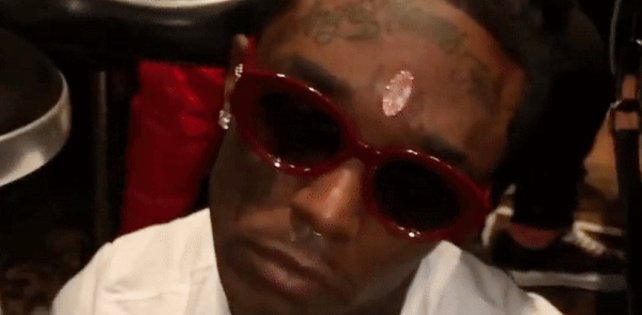 Lil Uzi, его новая татуировка и экспрессивное выступление