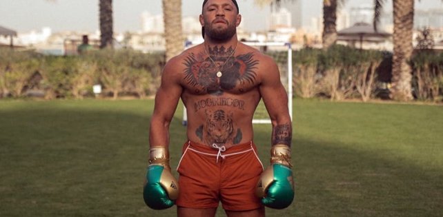 Конор МакГрегор празднует др