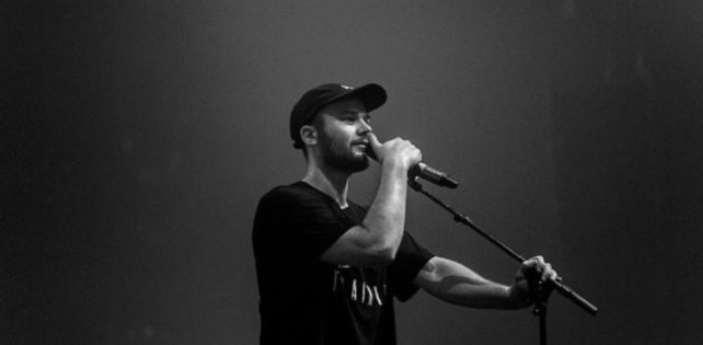 Макс Корж выкладывает странные перформансы