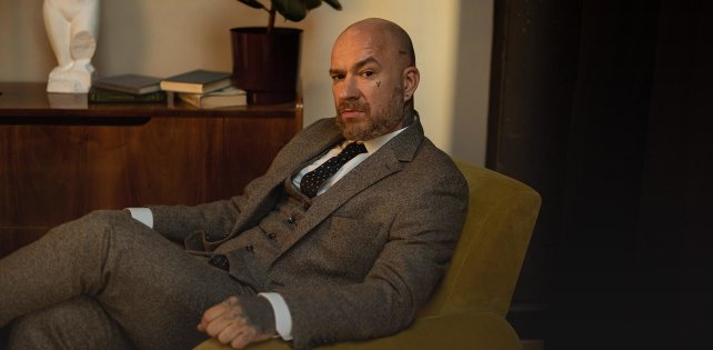 SCHOKK с протянутой рукой