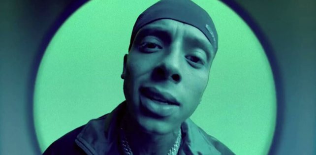 Пестрая уличная жизнь Парижа, «мазерати» и багги в новом видео JRK 19 и Central Cee «Bolide Noir».