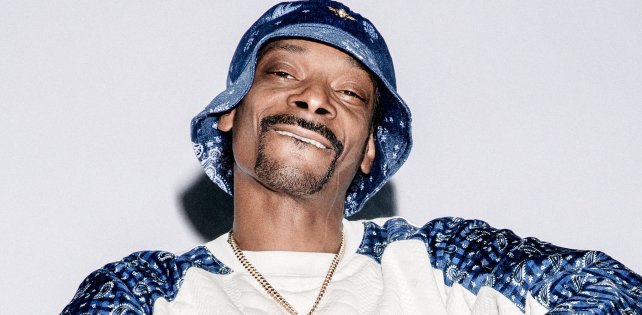  Snoop Dogg превратил свой магазин одежды во временный центр сбора пожертвований для помощи пострадавшим от лесных пожаров в Лос-Анджелесе.