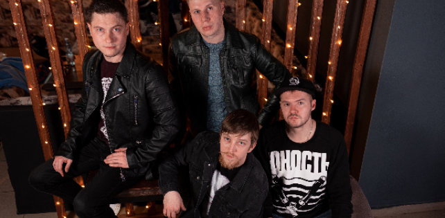 В эту пятницу 21 августа «Жадный Диван» представят новый сингл «8710».