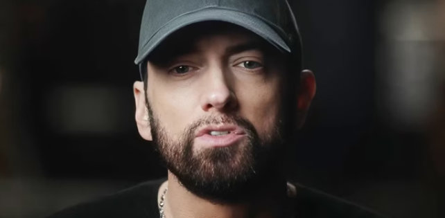 Архивный трек Eminem «Everybody's Looking At Me» нашел место на саундтреке фильма «Stans».