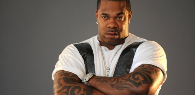 Busta Rhymes на церемонии MTV VMA 2005 получил «Rock the Bells Visionary Award» из рук LL Cool J.