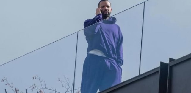 Drake представил новый сингл «Dog House» с участием Yeat и молодой певицы Julia Wolf.