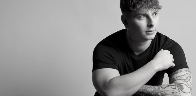 Кибер-панковский бум-бэп от S MAN — дроны и война будущего.