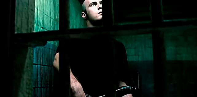 Басист Limp Bizkit Сэм Риверс умер в возрасте 48 лет. Группа подтвердила новость в соцсетях.