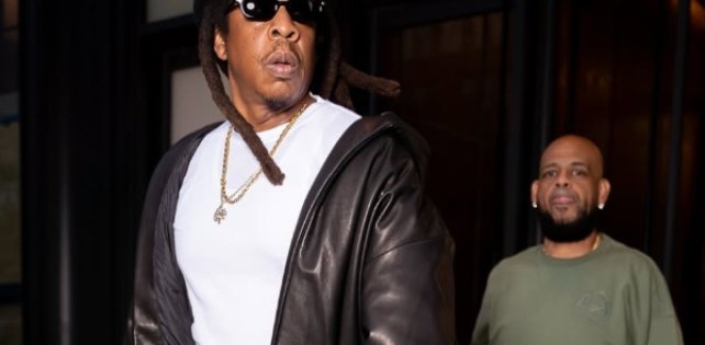 Jay-Z поддержал выбор пуэрториканца Bad Bunny для выступления в перерыве Супербоула. 