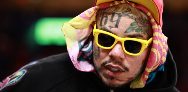 Ограбление по 6ix9ine: пока рэпер вел стрим, его матери угрожали оружием.