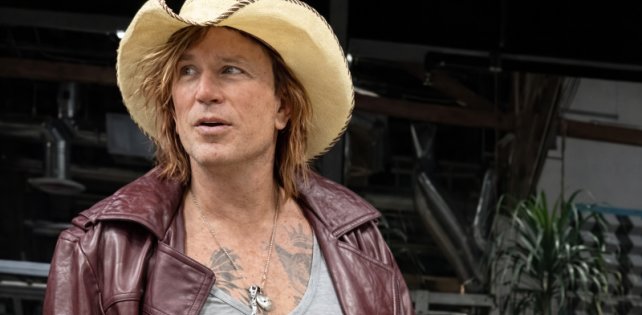 Сага о выселении Микки Рурка продолжается. Актер хочет вернуть деньги.