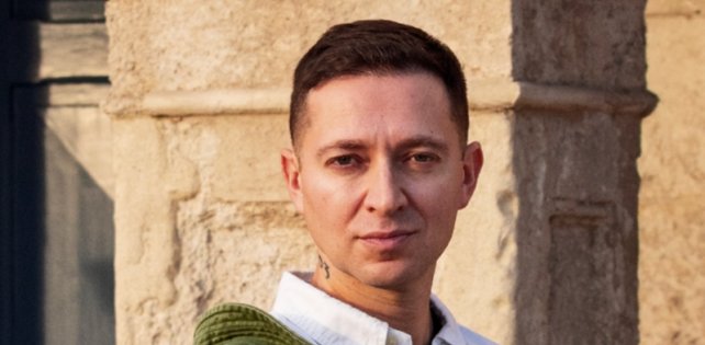 Суд заочно арестовал рэпера-иноагента Oxxxymiron. В розыске он находится с мая 2024 года. 