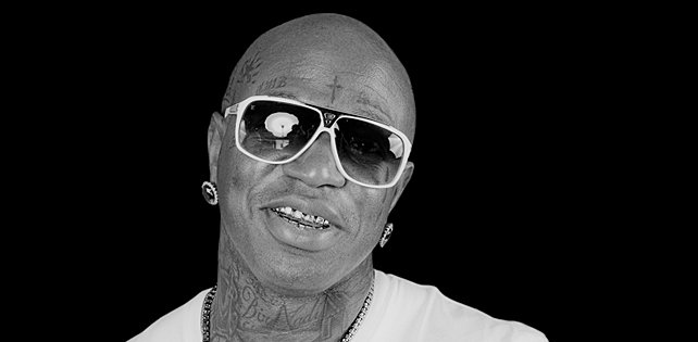 Birdman набил на лбу рекламу