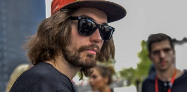 Noize MC презентовал альбом «Hard Reboot» в передаче «Живой звук»